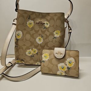 Coach Small Town Bucket Bag Daisy Print & matching Wallet !